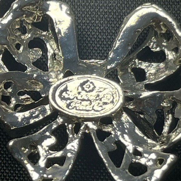 Vintage Wreath Rhinestone and Silver tone brooch. Signed Christopher Radko. - Picture 4 of 5